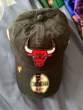 Men’s Chicago Bulls Basketball Cap Hat Black OS Adjustable New Era Embroidered